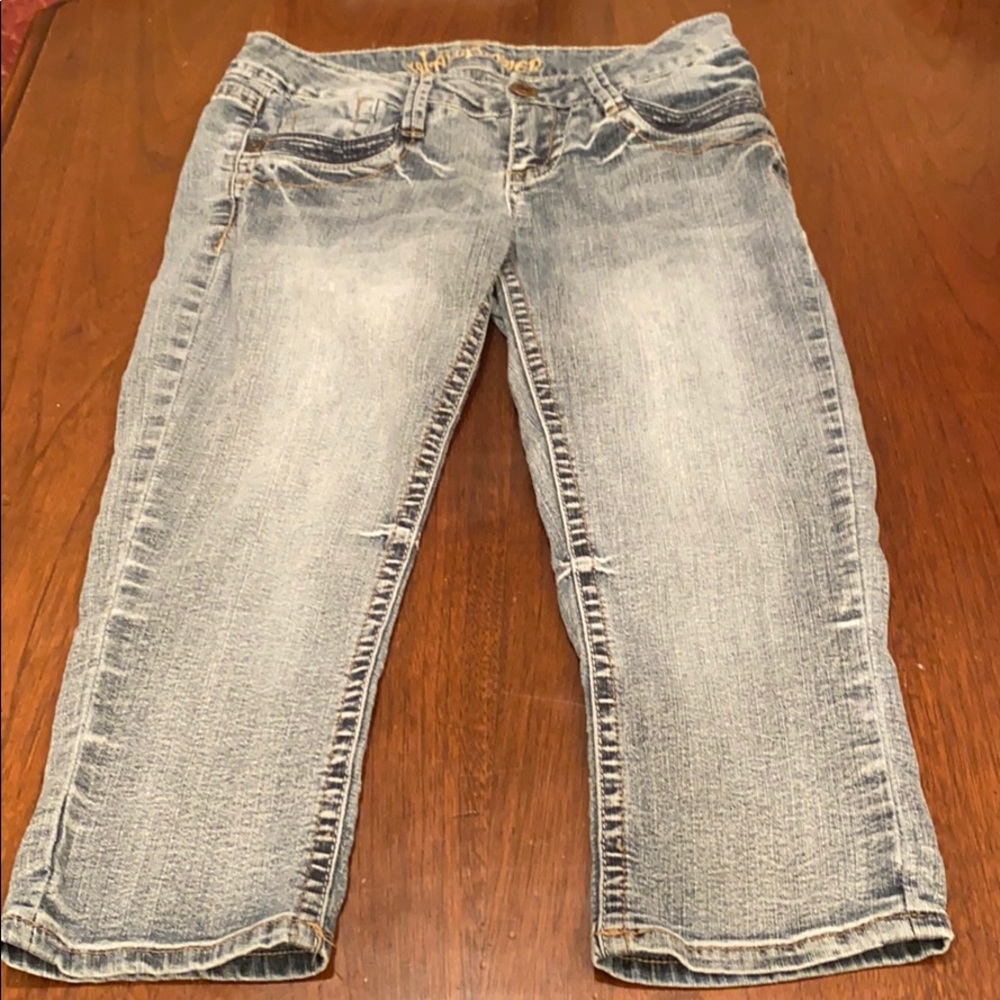 18:09 - Walflower Distressed Capris
